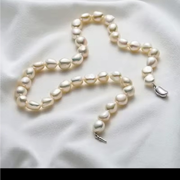 Fresh water pearl necklace. New. 16 inch - Picture 2 of 2